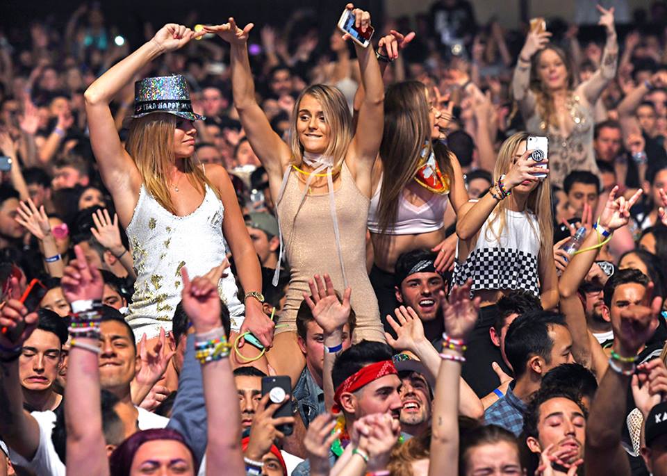 kaskade's tweet image. facebook.com/pg/kaskade/pho…
Photo album from NYE 12|31 Bill Graham Civic Auditorium in SF 
Up NOW.
(I’m still not over it.)