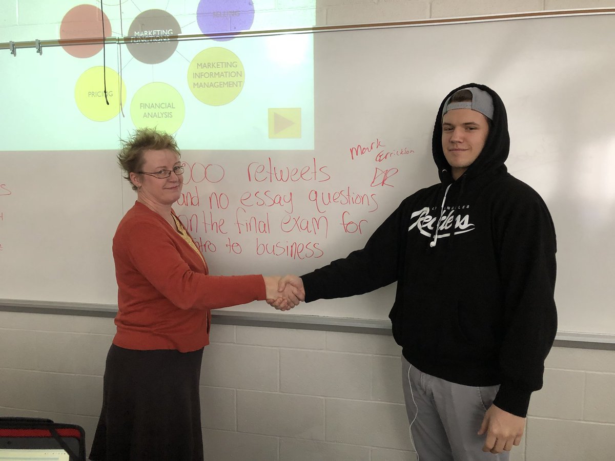 Errickson920's tweet image. 1,000 retweets and we don’t have to do our essay for our final exam everyone retweet #RETWEET @JoeSantagato @katyperry @JesserTheLazer @BarackObama @TheEllenShow