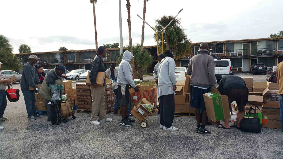 PathlightHOME's tweet photo. THANK YOU to @feedhopenow & @universalorlando for coming to #PathlightHOME this AM with the #bitescameraaction food truck! ππ Our residents were thrilled with all the fresh produce! We're all grateful for your support #secondharvestfoodbankofcentralflorida #universalfoundation https://t.co/EAf1dQq2zR