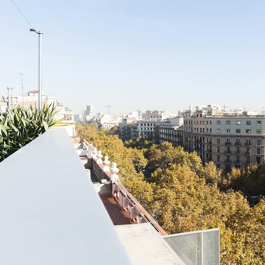 HotelSohoBCN's tweet photo. Do not stay in your room! Go up to our wonderful terrace and enjoy its amazing panoramic views!

#SohoBarcelona #poolside #rooftop #terrace #wishyouwerehere #wanderlust #doorsoftheworld #letsgoeverywhere #darlingescapes #designhotel #liveauthentic #picoftheday https://t.co/A9YDa7zg6A