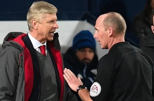 MirrorFootball's tweet photo. Any manager who slags off a referee is an 'absolute disgrace' | @StanCollymore https://t.co/OJwyiSduAi https://t.co/1EIu1oDA1Y