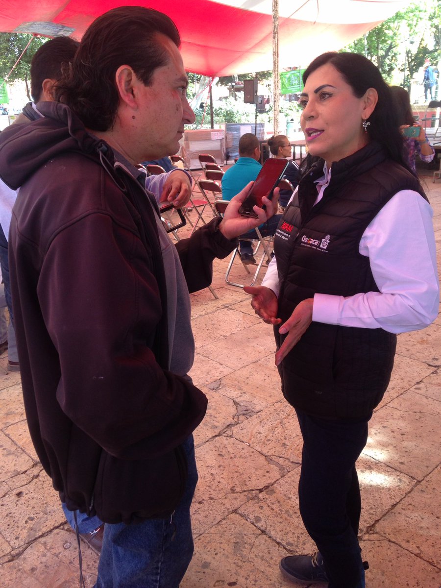 IAIMO_GobOax's tweet photo. #AlMomento @AidaRuizG en entrevista con diversos medios de comunicación de #HuajuapanDeLeón da a conocer las principales acciones realizadas por el @IOAM_GobOax a beneficio de #MigrantesRepatriados como es el caso del programa #FondoDeApoyoAMigrantes #3x1ParaMigrantes #Remesas https://t.co/SEdfCrDHbo