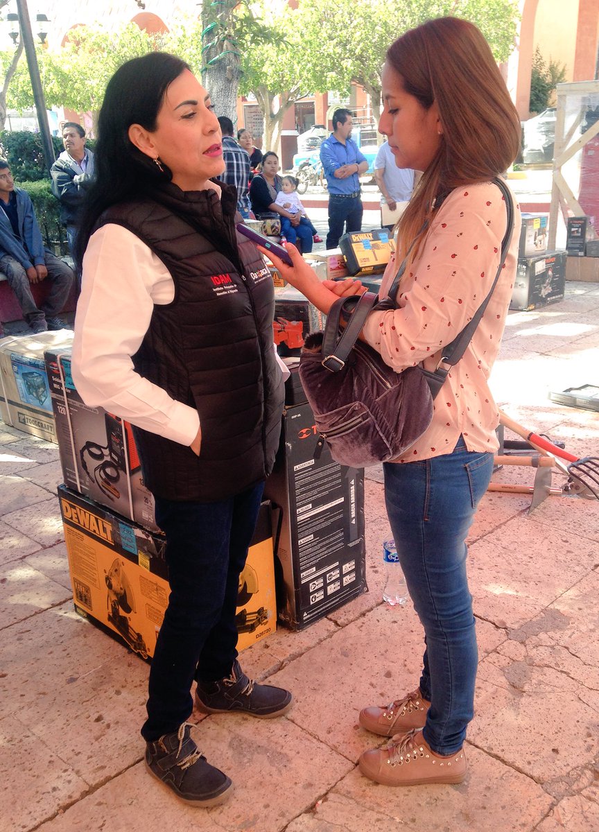 IAIMO_GobOax's tweet photo. #AlMomento @AidaRuizG en entrevista con diversos medios de comunicación de #HuajuapanDeLeón da a conocer las principales acciones realizadas por el @IOAM_GobOax a beneficio de #MigrantesRepatriados como es el caso del programa #FondoDeApoyoAMigrantes #3x1ParaMigrantes #Remesas https://t.co/SEdfCrDHbo
