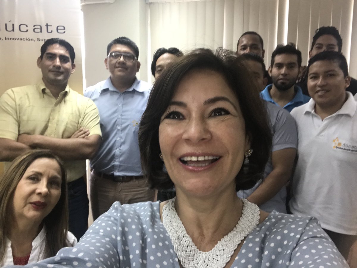 NathalieCely's tweet photo. con el súper #equipo de @FEducate con quienes cumpliremos muchos sueños el 2018: #JóvenesIN #MIPIMESIn #HogaresIN #CiudadosIn #GuayaquilIn.., y esperamos extender estos proyectos a otras #ciudadesinovadoraa del #Ecuador junto con @CentroCInnova https://t.co/JJ2A2OC2FD