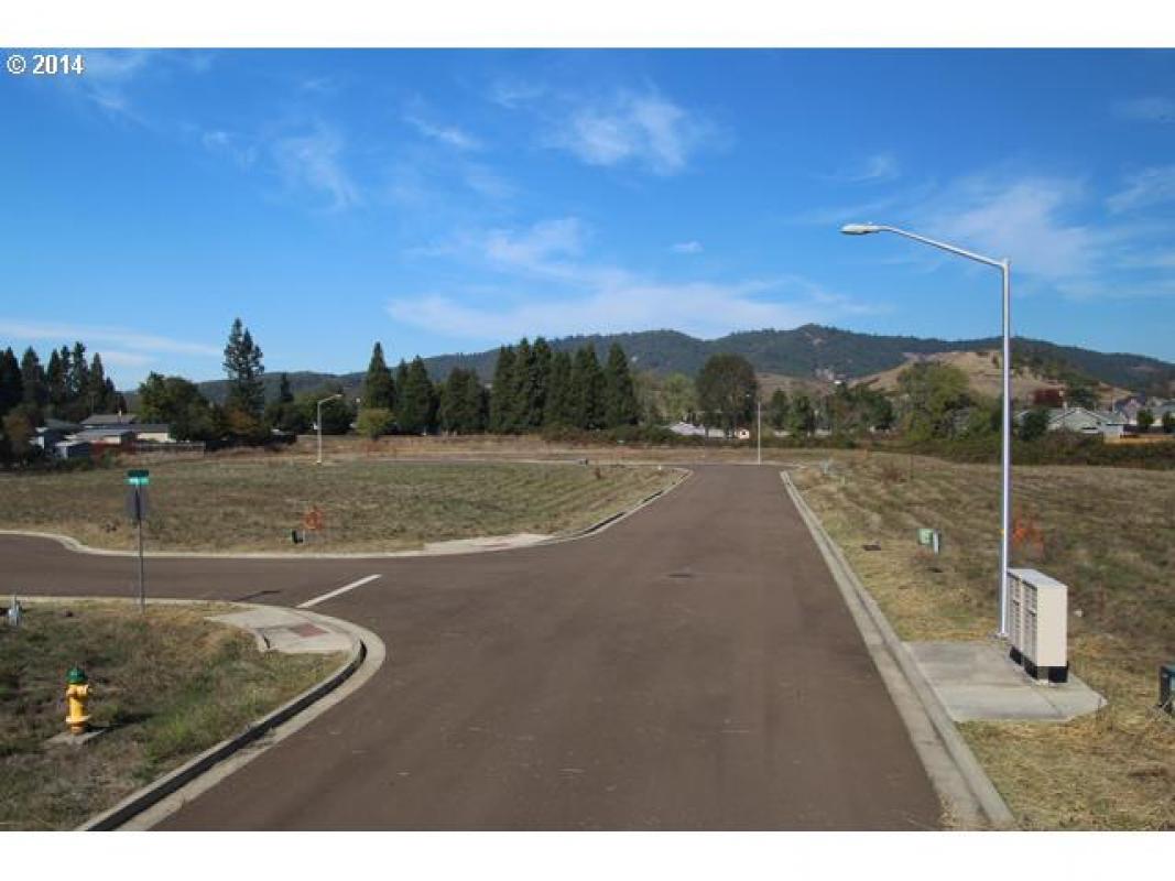 PruREPros's tweet photo. Janet Hilton would love to show you the #listing at 136 TERESA LN 14 #Winston #OR  #real... https://t.co/YQUiwYHZaF https://t.co/38fyxCNw3t