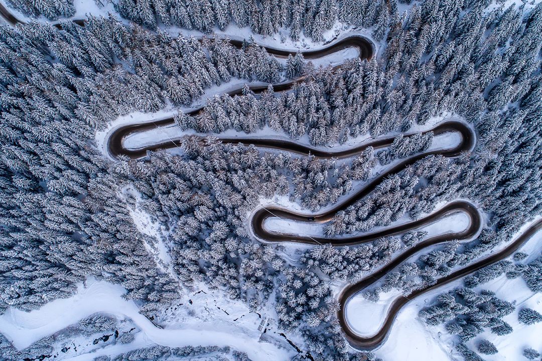 dolomiti_it's tweet image. “La vera casa dell’uomo non è una casa, è la strada. La vita stessa è un viaggio da fare a piedi.” —Bruce Chatwin
📍Passo Sella
📷 Instagram ralfbrunel