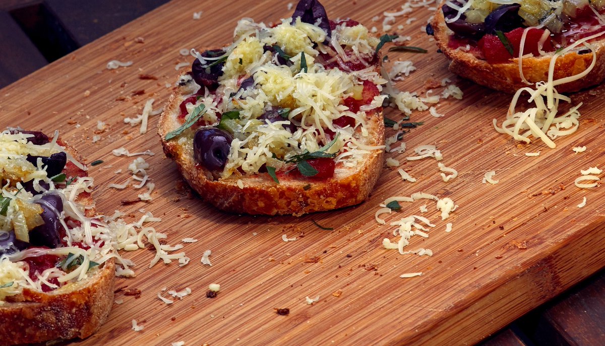 RealCalifMilk's tweet photo. It may be Monday, but you can make the toast of it. #MondayMotivation #BetterWithCheese #CADairy #UndeniablyDairy https://t.co/kEjGJCKuoO