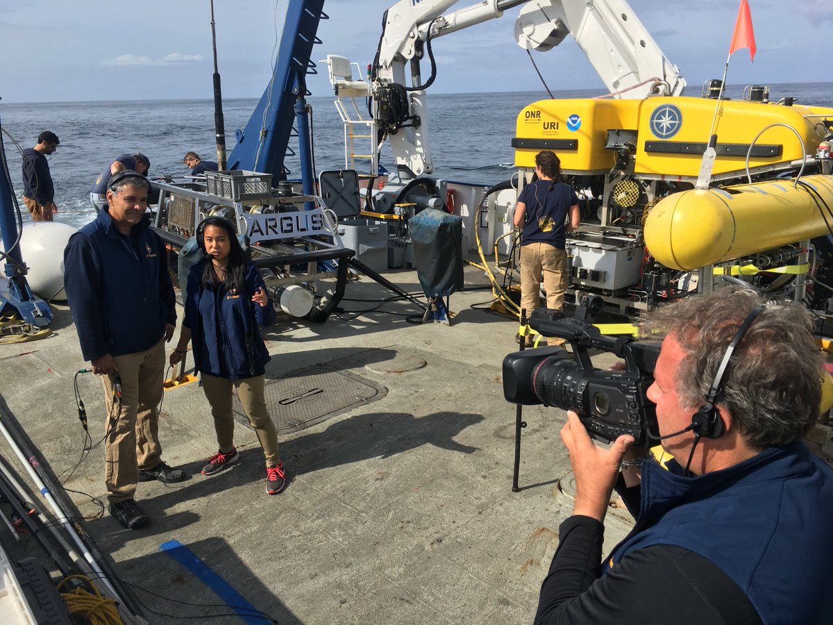 EVNautilus's tweet image. LAST WEEK TO APPLY! Unique #scicomm opportunity!

We&apos;re seeking classroom teachers, museum educators, writers, and artists to sail as Science Communication Fellows aboard E/V Nautilus between June-November 2018.

-&amp;gt;Apply here by January 15: oet.org/science-commun…