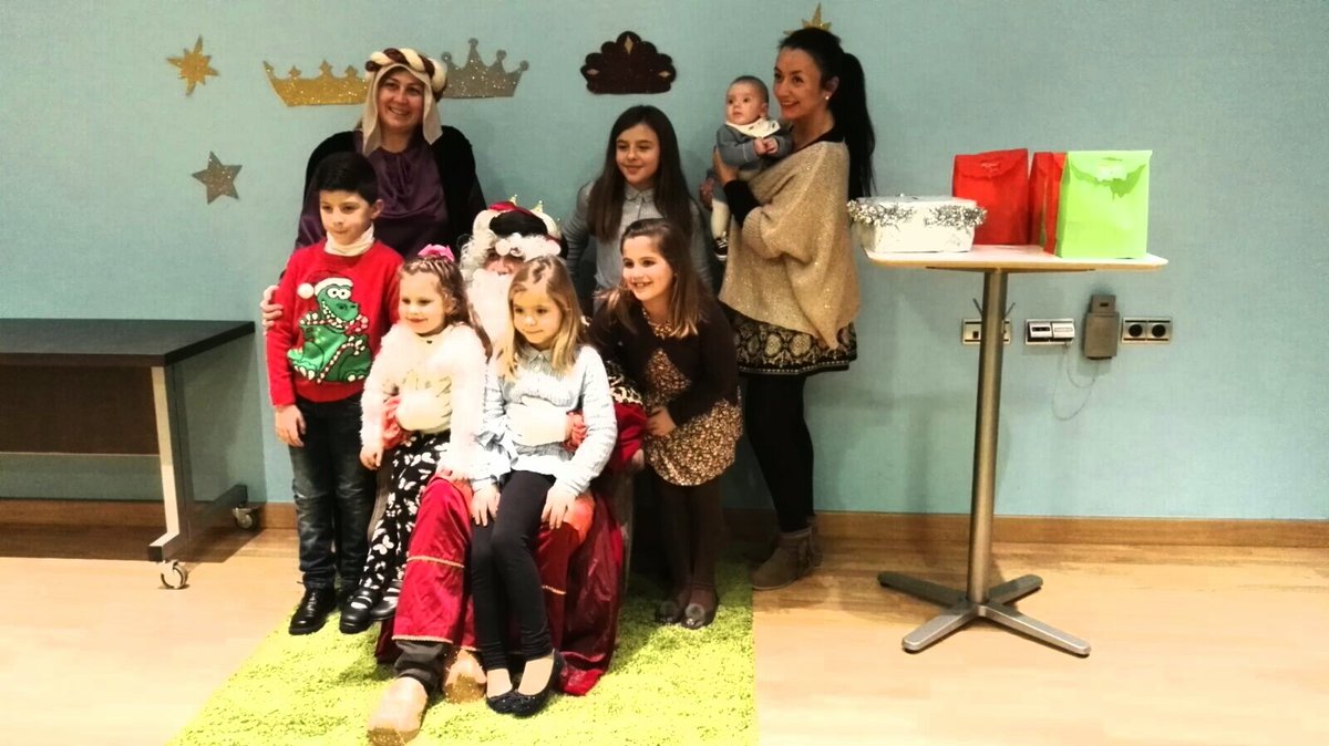 H_JerezCentro's tweet photo. SSMM De Oriente nos dejan la magia de las caritas y sonrisas de nuestros peques y no tan peques #XmasTRYP #FestiveMelia18 #MeliaSpain https://t.co/8Zbkjte7Ju
