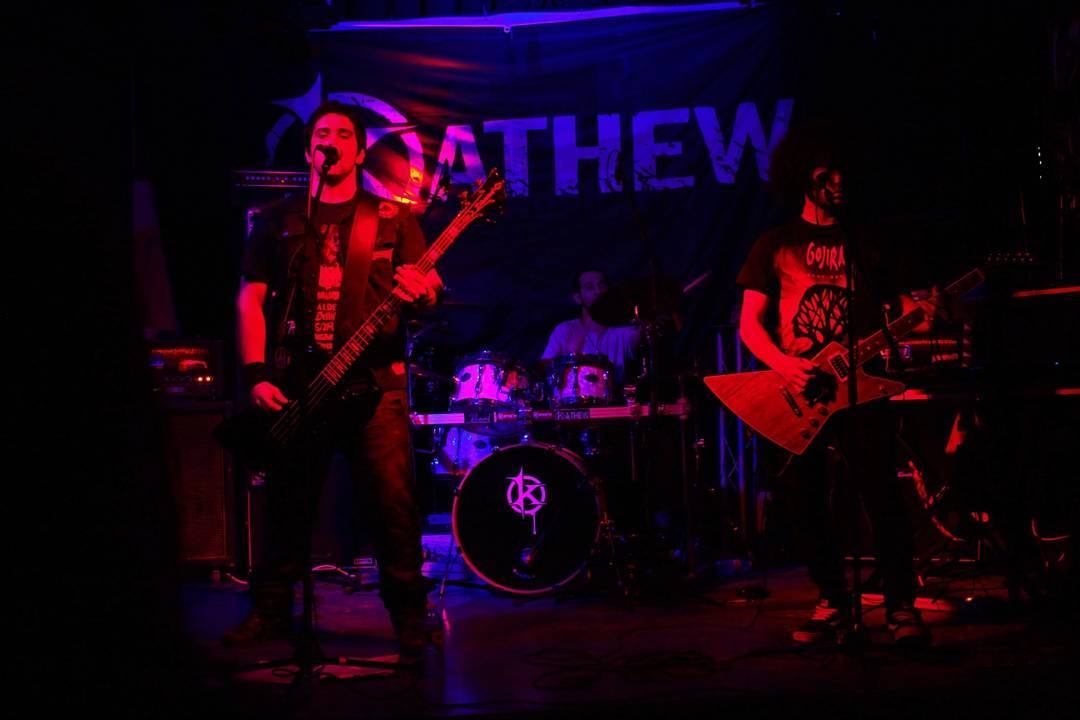 thunderaceband's tweet photo. Ya han terminado las fiestas y seguimos trabajando
Dejamos unas fotos de nuestro concierto junto a KATHEW el día 29 en la fábrica y dar gracias una vez más al apoyo de nuestro EP!
Próximamente nuevas fechas y demás.
⚡♠️Gracias a todos⚡♠️
Fotos cortesía de: @lucyWinchesterx https://t.co/l1IQhNNN7J