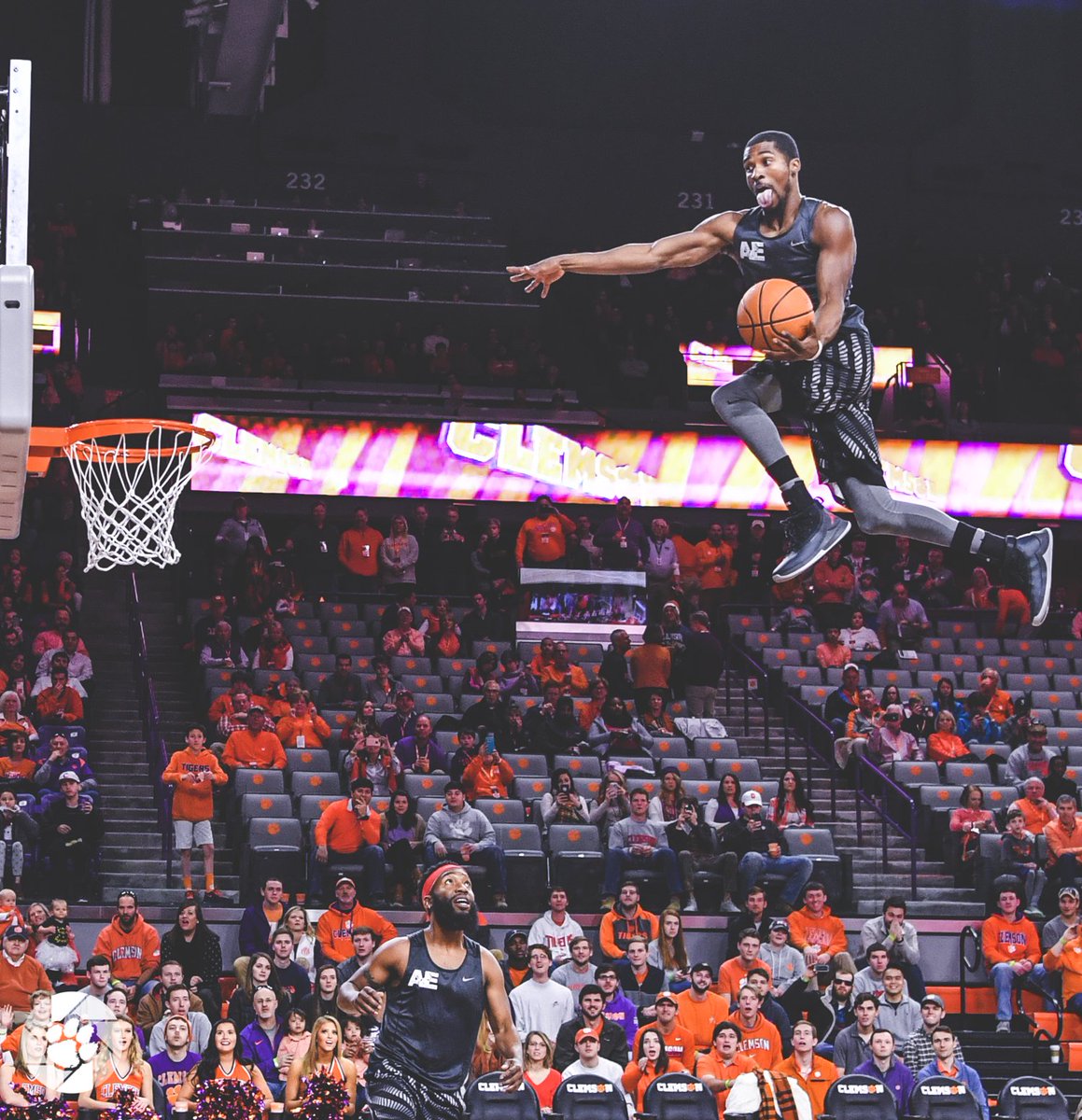 Soaring into the AP/USA Coaches Poll Top 20 like...

AP: 19
USA Today: 17 (matches highest ranking by a national poll since Jan. 18, 2010)

#ClemsonGrit💪