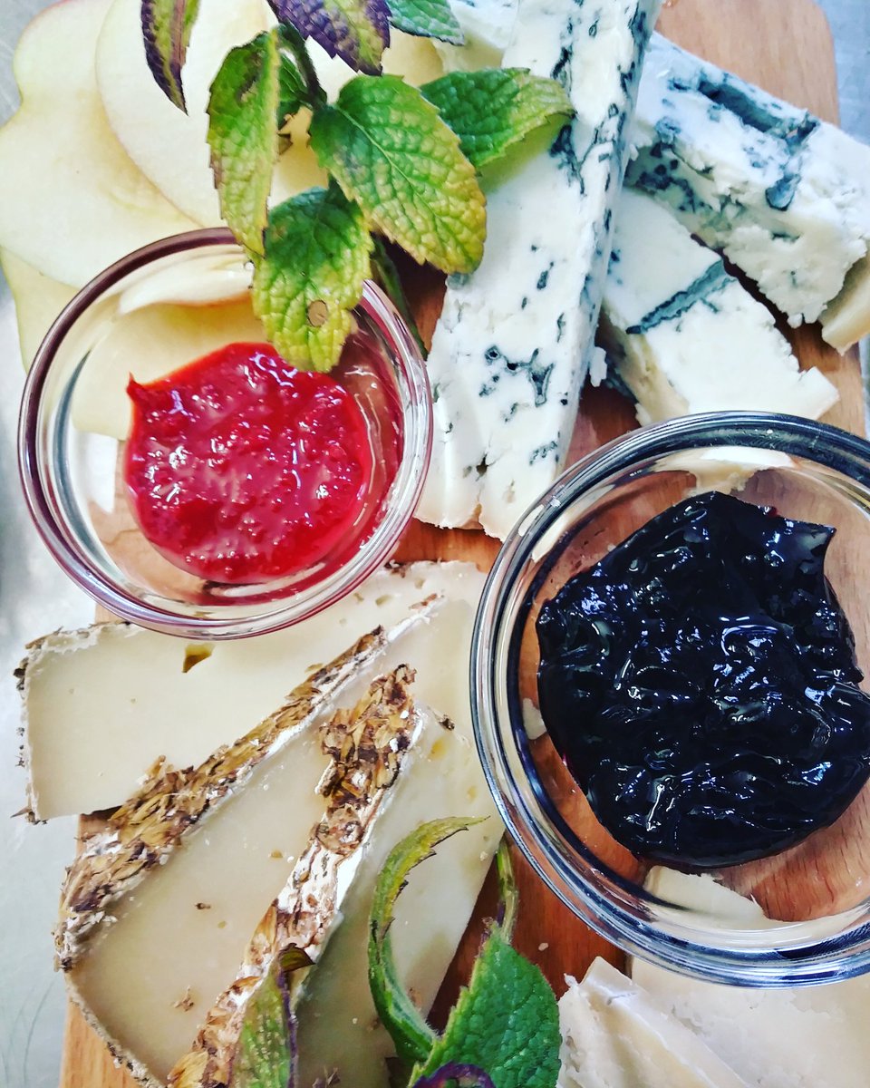 Eh si un tagliere di #gusto con #gelatina di #croatina e salsa al peperoncino <a href="/Agriturismo_it/">Agriturismo.it</a> <a href="/italianfoodie/">La Cucina</a>
