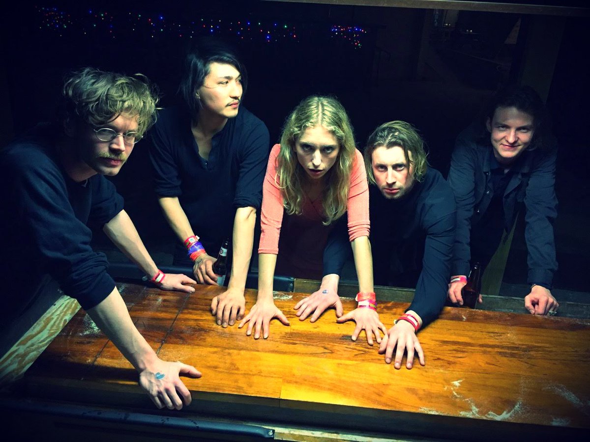 .<a href="/pumarosamusic/">PUMAROSA</a> revendique la liberté du rock d'outre-manche, qui n'en finit jamais de se réinventer ! Electrique, électronique, dansant, mental, sophistiqué ou aérien : pour en avoir le coeur net, rendez-vous au <a href="/PointEphemere/">Point Éphémère</a> mercredi. Vos invits sur guestme.live