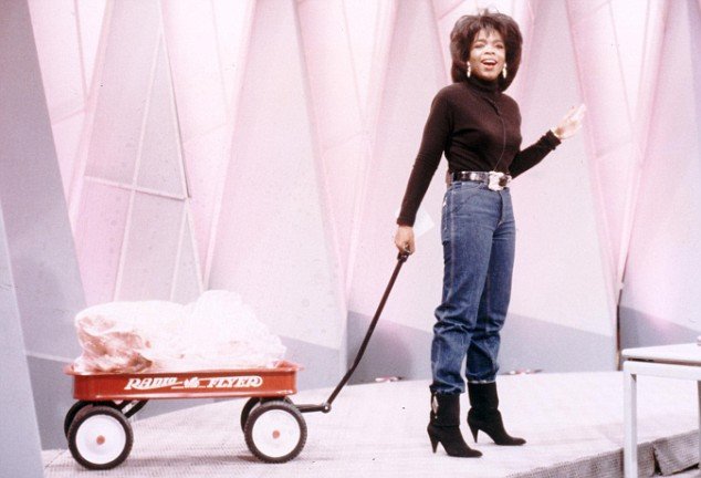 FatFemnistWitch's tweet photo. Oprah: The fatphobic demon of my childhood #metoo #goldenglobes https://t.co/qllN8WJiRS https://t.co/NxXCb6Sz2O