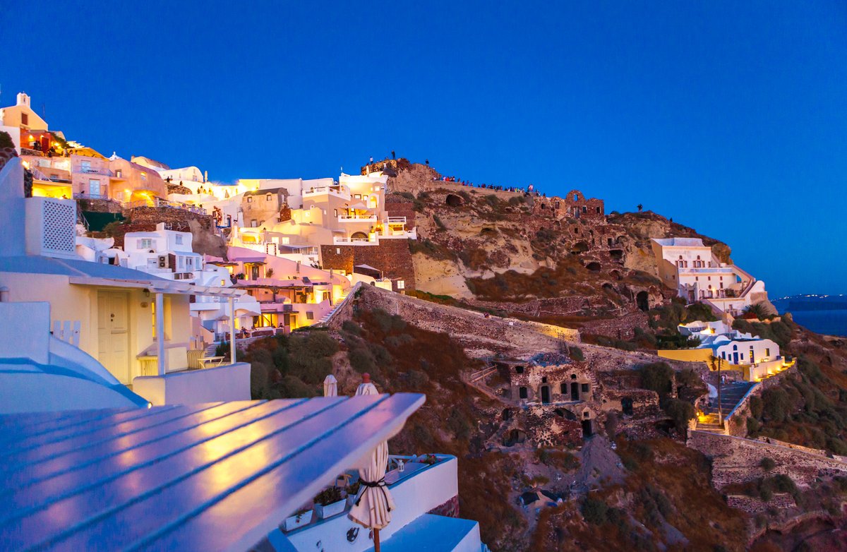 esperas_oia's tweet image. The most romantic setting to accompany you on your #Honeymoon days at #EpserasHotel in Oia.
esperas-santorini.com/en
#Santorini #Romantic #Travel #Honeymooners