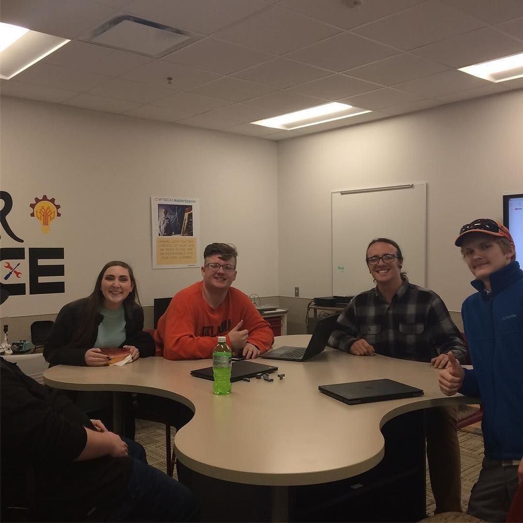CVTechMakers's tweet photo. InvenTeam meeting in the Makerspace. #cvtechmakers https://t.co/fdO7PCTlwa