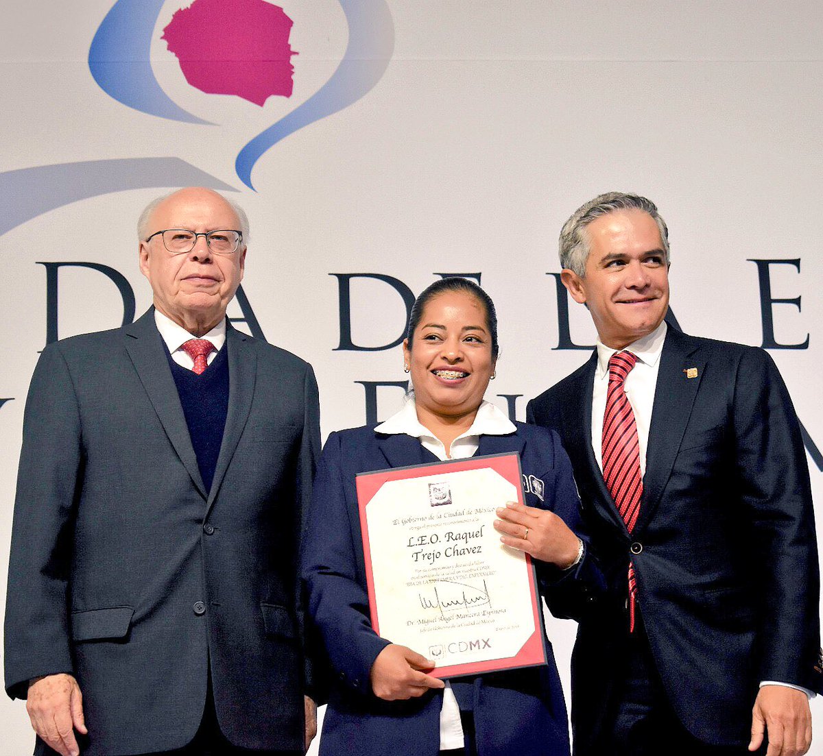 JoseNarroR's tweet photo. #FelizLunes Hoy asistí a la Ceremonia Conmemorativa por el #DíaDeLaEnferemeraYDelEnfermero de la #CDMX con @ManceraMiguelMX. https://t.co/rLO1ZwUYSq
