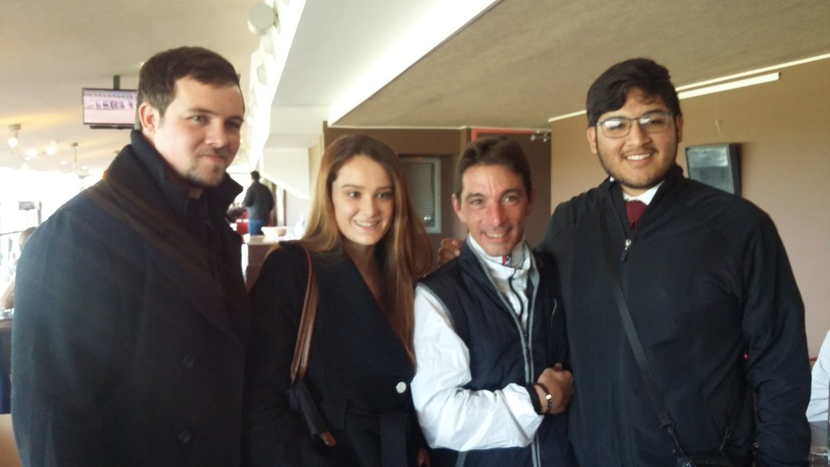 BabettePro's tweet photo. Belle journée d'accueil @InvestinPau avec étudiants @rollinscollege USA en partnership avec @ESCPauBS #SOHorse #experiencepyrenees https://t.co/GYkXKu3Lhb