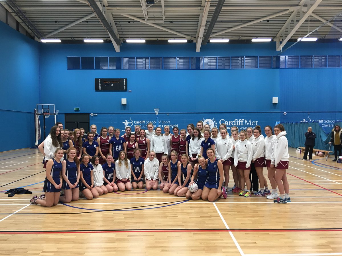 CanfordSport's tweet photo. A smashing effort from the Netball 14s against a dominant Glamorgan Valleys side. Group photos as U14s and with the seniors of both teams before the seniors play #NetballPreSeason #NetballFamily #QualityTraining https://t.co/94y0Wiygmh