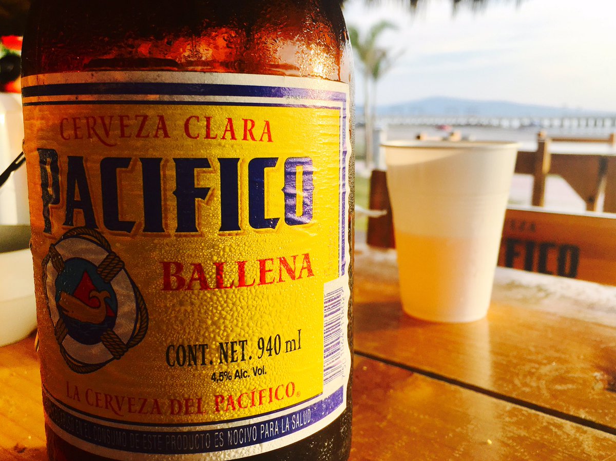 zwigerth's tweet photo. @Soy_Emmanuella De ayer. Cilindro de albañil y playa con solecito. Salud! https://t.co/znKyBHeguS