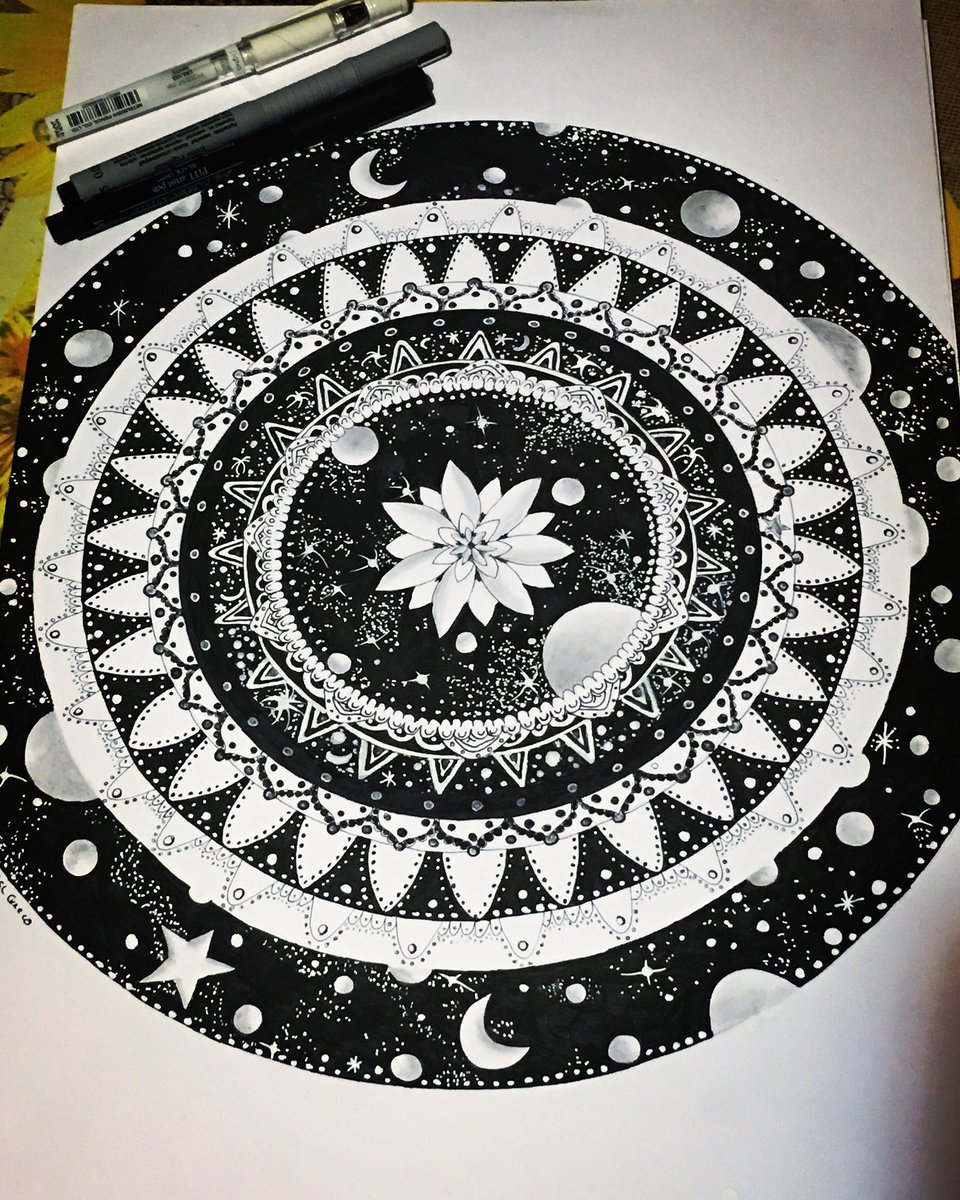 ElCreeco's tweet photo. #art #artist #artwork #fivetotwelve #fünfvorzwölf #watch #drawing #mandalaart #zentangle #zentangleart ##mandala #moon #planet #space #time #fineart #wip #hourglass https://t.co/5E8FhkVjAn