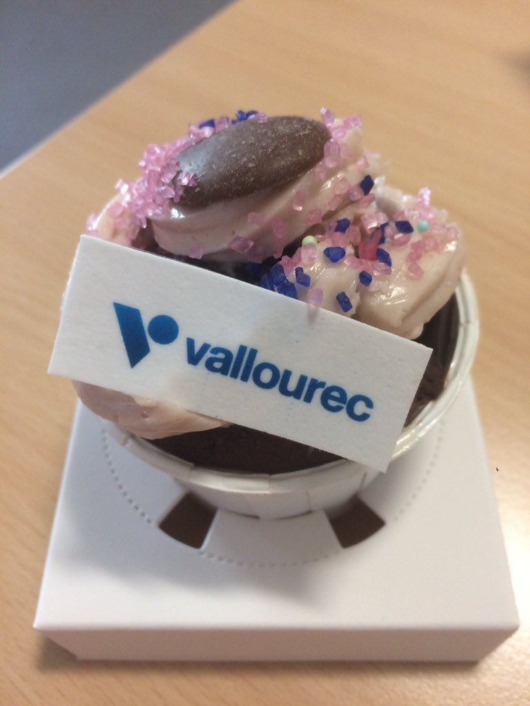 RozMaCorni's tweet photo. @Vallourec @LaSweetTable Je n'ai pas si bien réussi le mien!😅 mais Excellent cupcake au chocolat!!😍 https://t.co/xQvcqb5Dh6