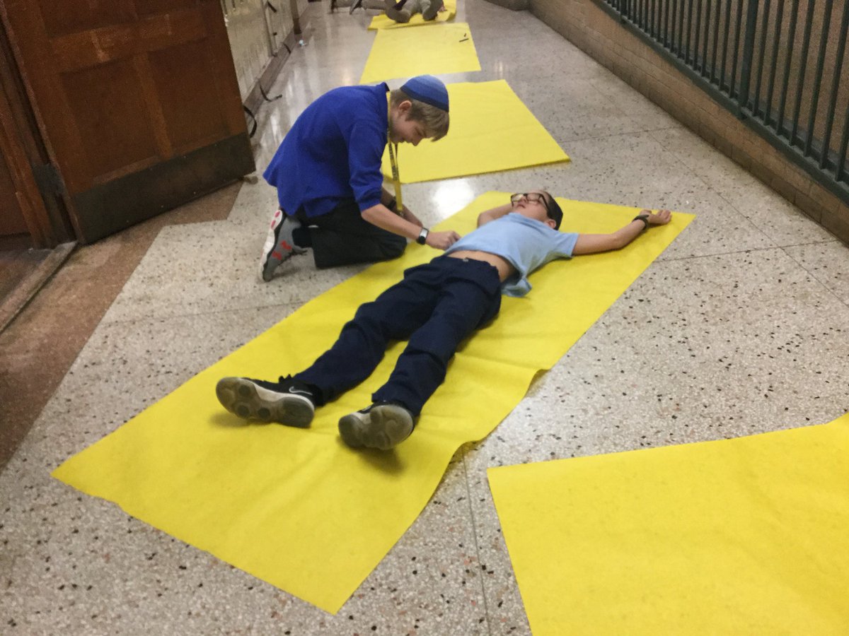 frischmancds's tweet photo. Downsizing.....practicing finding percents of wholes in 6th grade math.

#cdspgh #mathisfun #percentsofwholes https://t.co/rEspGeHPCj