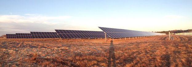 .@divcomHQ flips switch Tuesday on 1.5 megawatt #greenenergy #solarpower array at <a href="/mrramaine/">MRRA</a> Brunswick Landing installed by <a href="/revisionsolar/">ReVision Energy</a> ow.ly/9uy430hEs5C