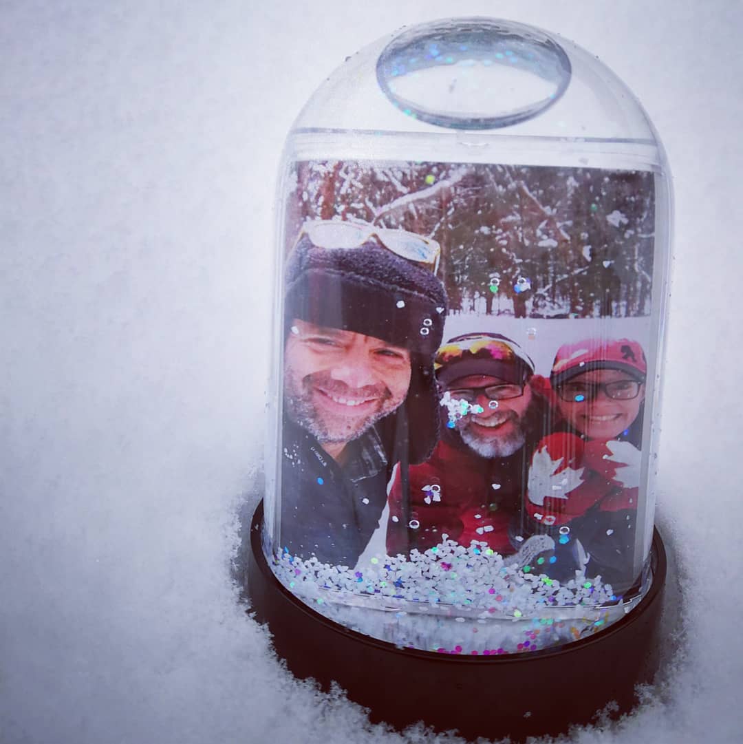 dieselRuns's tweet photo. Amazing weekend running around in the beautiful winter snow with these two. Race organizers of the Yankee Springs Winter Challenge made it easy to remember it with this customizable snow globe! #runnerBliss #nuunLove #runStrong #GoRarebits https://t.co/h3UYAEijYf