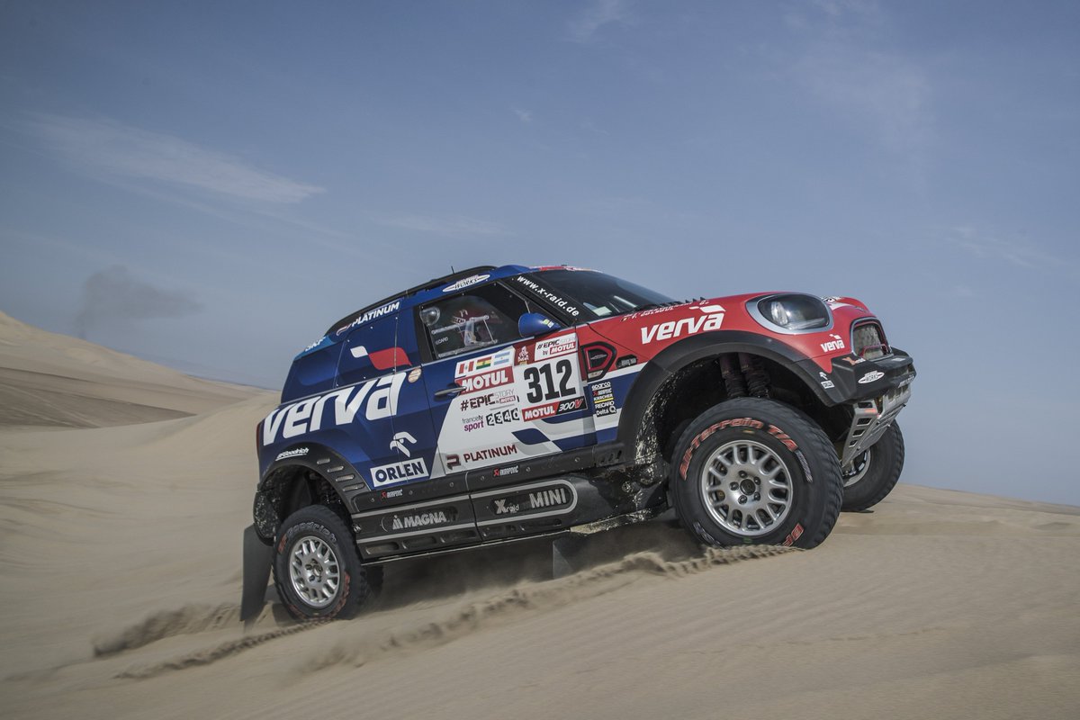 TeamORLEN's tweet photo. 🏁 Bardzo dobry i równy 3. etap #Dakar2018 w wykonaniu załogi samochodowej 🚗#ORLENTeam #Przygoński i #Colsoul
9. czas odcinka specjalnego (296 km) i awans na 12. miejsce w generalce.
Brawo! 🔥✊💨
📷©Red Bull Media House https://t.co/BQcEXKf5Ex