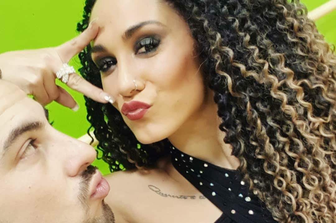DyDoficial's tweet photo. Levantarnos 5 AM y q nos cambien el horario del vuelo!
Llegar 2 horas tarde y q te reciban con tanto cariño q consiguen q hagamos 5 horas de clases! Y q vuelvan a darnos esa fuerza para el show. Gracias! #ITALIA eres increíble! GRACIAS #primavolta #DanielyDesiree #milan #dydwtp https://t.co/MEIdroJJnd