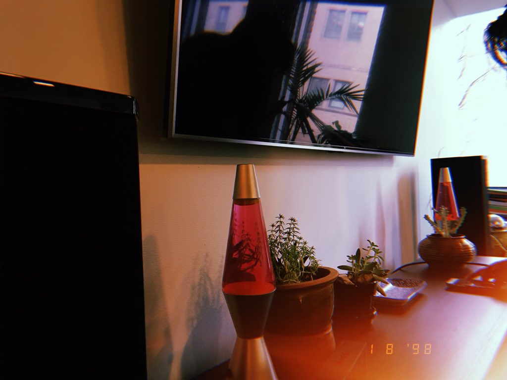 Broookelynnx's tweet photo. a night in a loft🕊 https://t.co/eOQXQYqRhg