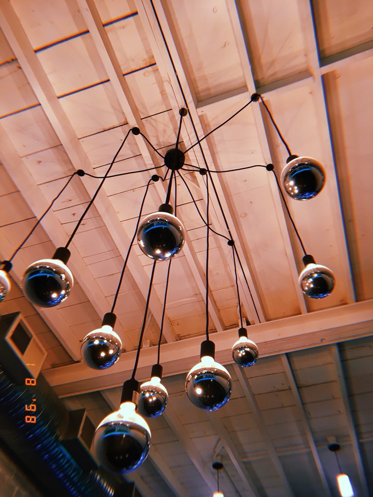Broookelynnx's tweet photo. a night in a loft🕊 https://t.co/eOQXQYqRhg