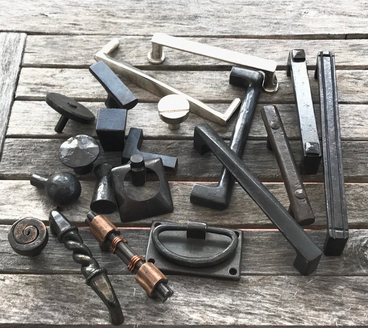 HrdwreRenaissnc's tweet image. It&apos;s time for #KBIS2018 ! Our beautiful cabinet hardware is #jewelryfordoors #hardware #kitchendesign #bronze #handcrafted