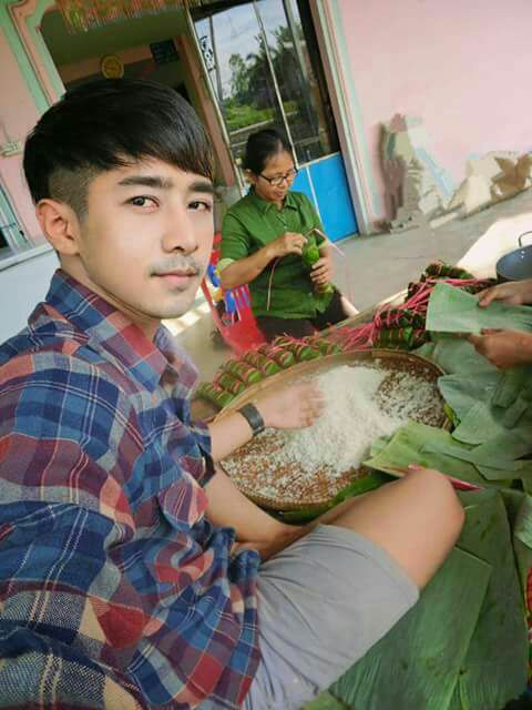 Thartha88158053's tweet photo. အေမ့ကို ကပ္ခၽြဲေနတာ
ေယာက္က်ာ္းလိုခ်င္တယ္လို႔😋😋😋 https://t.co/4pCW2mtflr