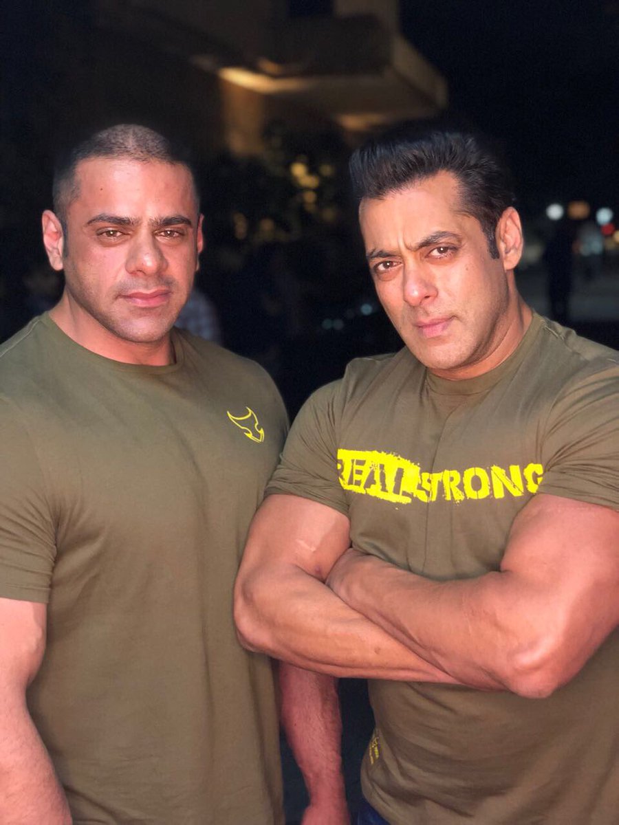 realstrongin's tweet photo. The wait is finally over. @BeingSalmanKhan sporting the Real Strong T-shirt in honour of Real Heroes. https://t.co/UdvESgLUP5 is now live. 
Get your #RealStrong collection and be a part of the initiative that supports the welfare of #IndianArmedForces. 
#DefenseForces #ForACause https://t.co/tA6XRBR1rD