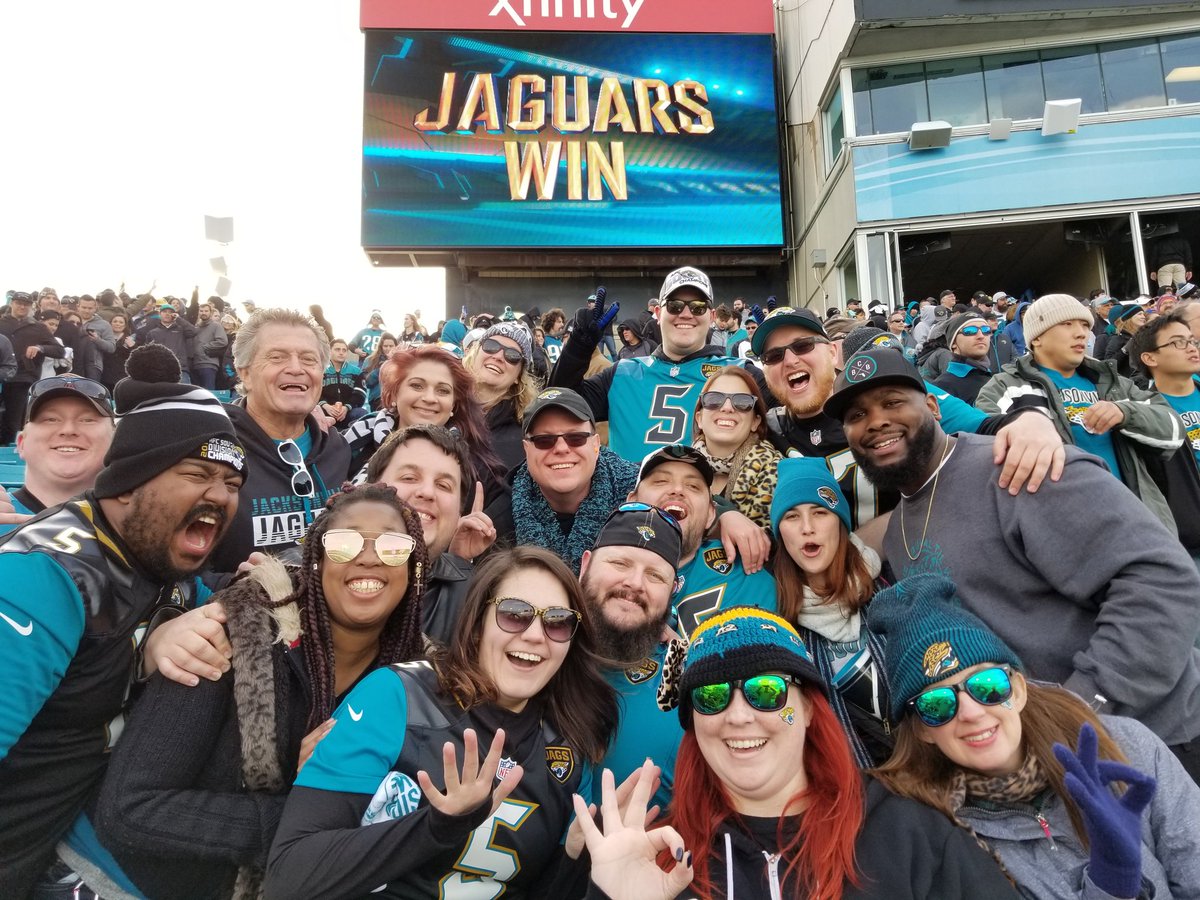jpaw1002's tweet photo. This isn't even all of our people in this pic. #202crew came in strong yesterday! @Jaguars #DTWD #Jaguars https://t.co/keIGLIVU9M