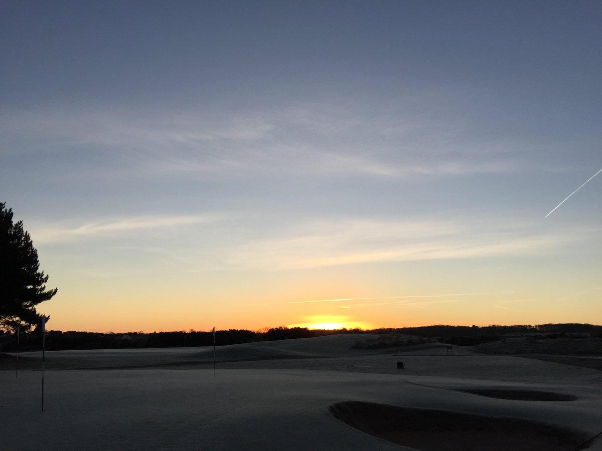archerfieldgolf's tweet image. WOW, it was a cold one out there today. However, the frost and sunrise makes for a great photo. Lets hope for warmer temperatures as the week goes on #WinterGolf #WhenisSummer