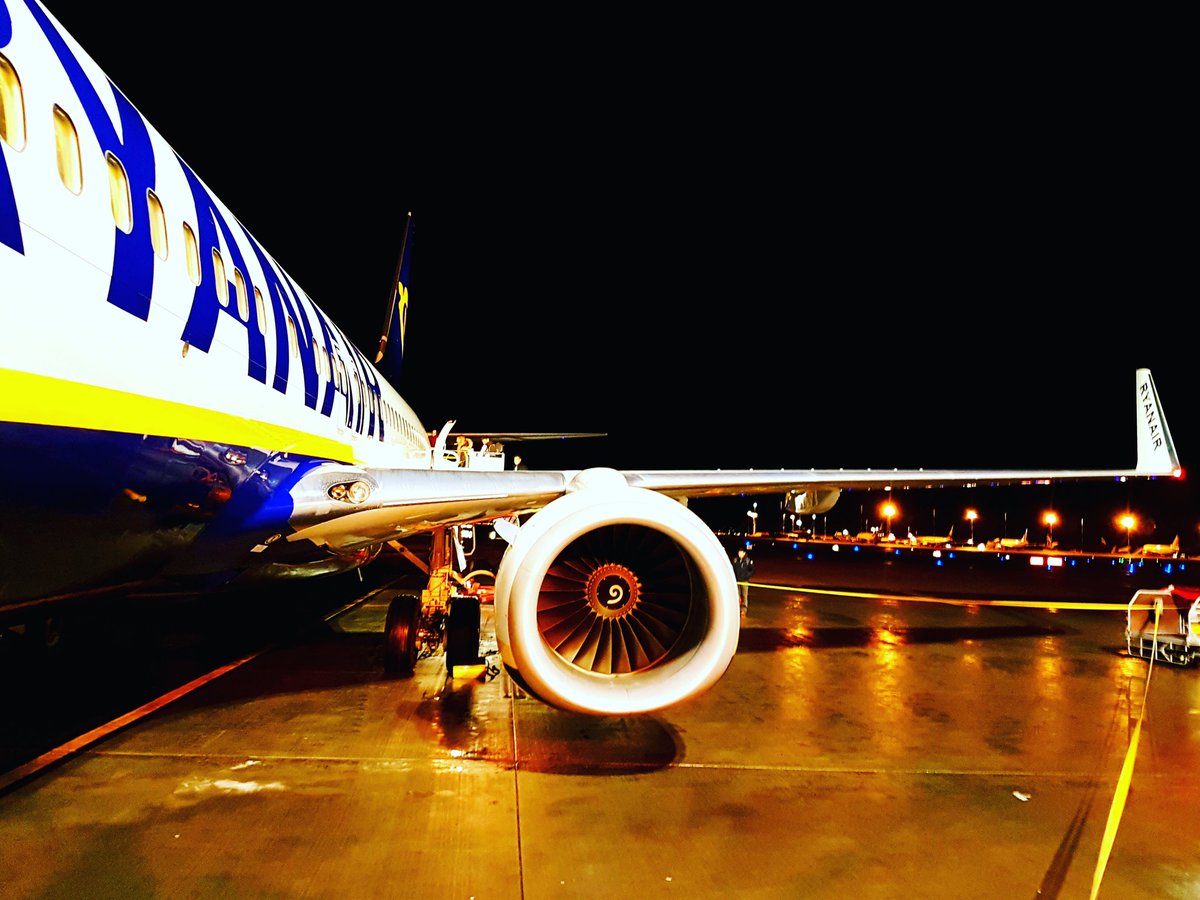 shakirazizi's tweet photo. On board โ to #madrid, a city of #football โโค
.
.
.
.
.
#airplane #ryanair #traveler #reisende #madridspain #holamadrid #hamburgairport #spain #spainโค๏ธ #traveltospain #iammigrant #ู
ุณุงูุฑ #airtravel #wing #fixwing https://t.co/XGYvcWQqWX