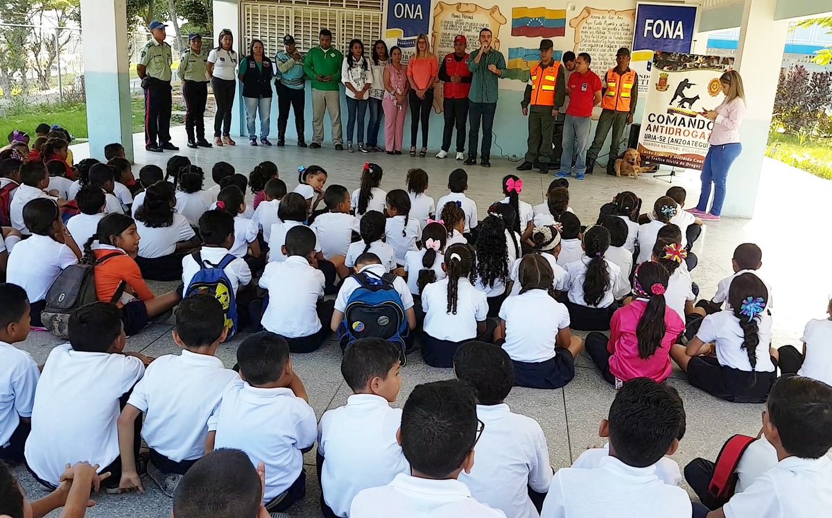 MarceloGalvis's tweet photo. #Hoy desde la U.E. Juan Vicente González de El Chaure estamos dando formal reinicio a las clases en todas las instituciones, trabajando como un solo gobierno.
Para fortalecer el bienestar social de nuestras escuelas, segundo hogar de los niños.
#TodosJuntosPorGuanta @MPPEDUCACION https://t.co/2gqRRXATPG