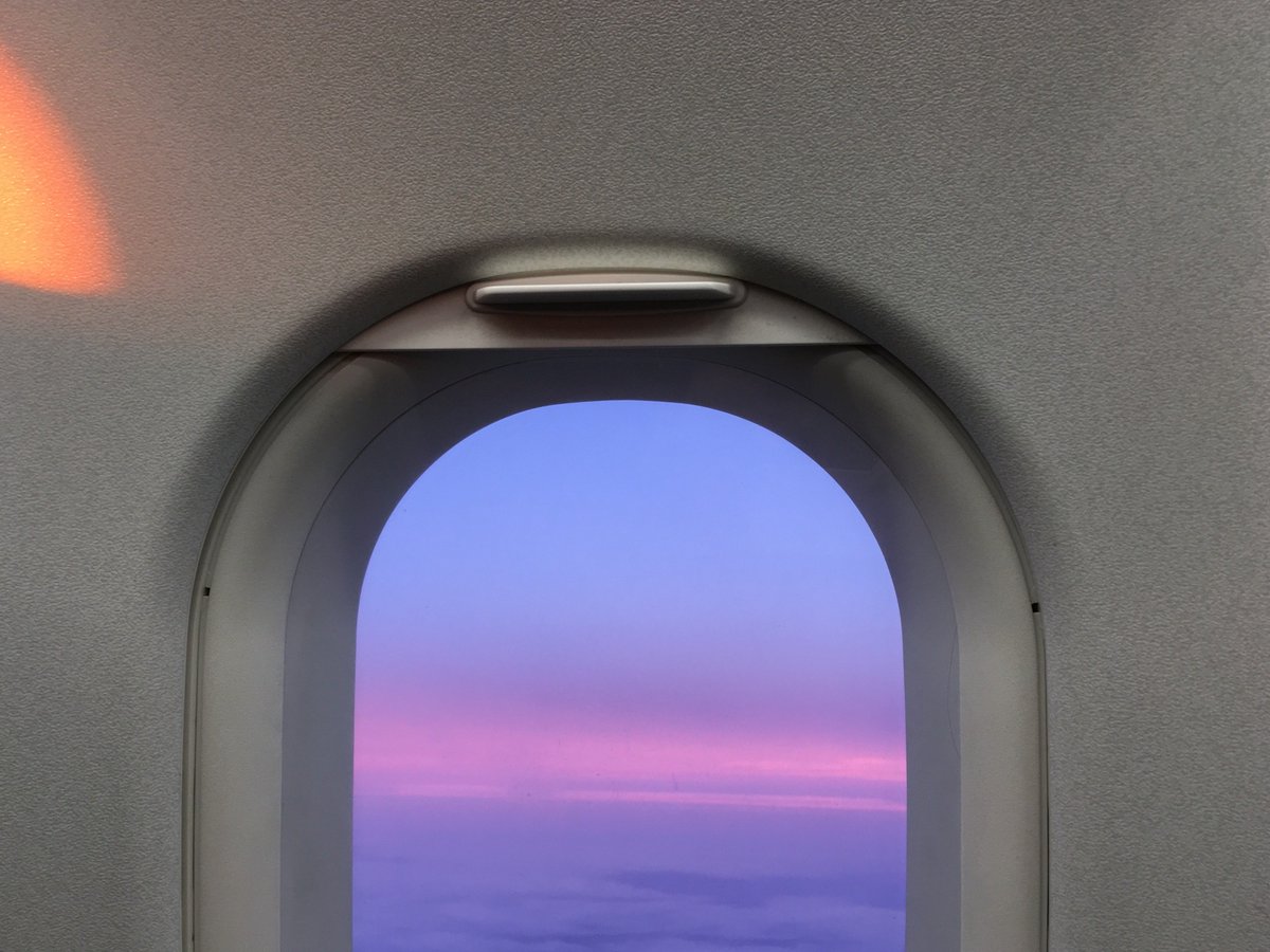 carolineterree's tweet photo. "Winter break. Sun &amp; Dusk." / "Break d'hiver. Soleil &amp; Crépuscule." https://t.co/HC1FiwudEu #authorslife #writerslife #thrillers #agentkovacs #seriecsu 🍁 @British_Airways #BHD #LHR #A319 #FlyBA #BA1417 https://t.co/btfh1mQZtx
