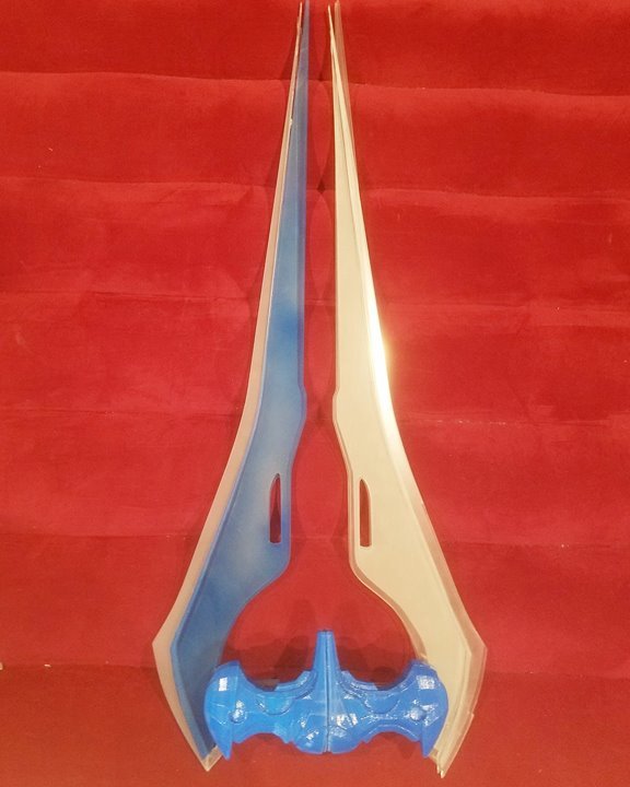 BenedictChoy's tweet photo. Just testing layout of the blade prototype, not 100% happy with the sharp contrast between the edge of the blade and the rest of it. Probably going to do a little more paint on it to blend it better.
#Halo #wip #halocosplay #cosplay #cosplaywip #haloprops #props #cosplaypro… https://t.co/omy9H2JylL