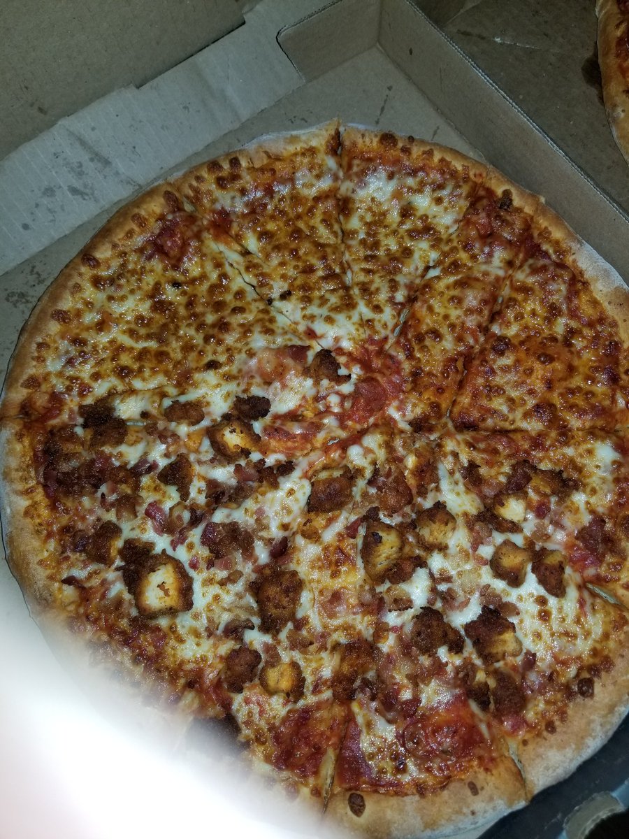 SRMelinski's tweet photo. So this is what @ToppersPizza is giving it's customers now.  Half tacostix that cover like a quarter only and a piece of pizza that's a rectangle cut. Least the other pizza we got was correct. Plus the horrible service on pick up just added to all of it https://t.co/4sYVHuU7J2