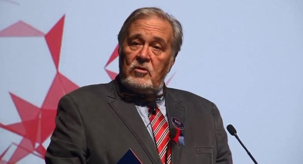 sputnik_TR's tweet photo. İlber Ortaylı: 18 yaşındaki Türk çocuğu bir ahmaktır https://t.co/JcVBLb4jMc https://t.co/Wu4pfqXfVa