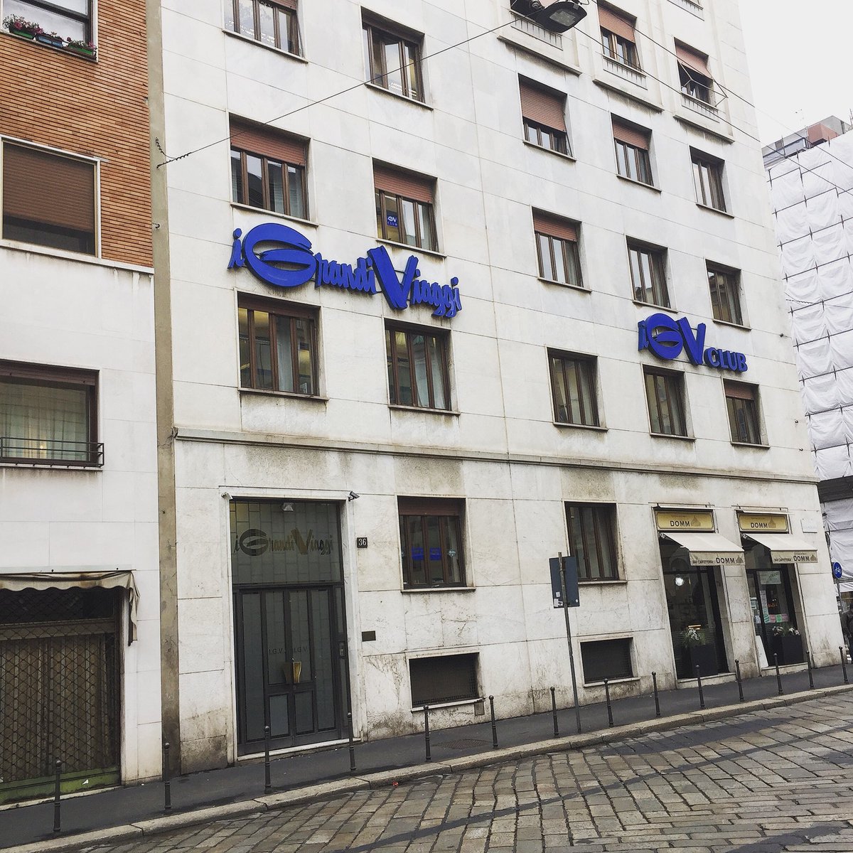 DavideVanzan's tweet photo. Mi sembra di essere tornato al 01/01/2004 quando entrai per la prima volta a lavorare in #igrandiviaggi . Anche questa mattina grandi #emozioni arrivato a #milano e nel rientrare in sede... ancora in #igvclub #clubvacanze #igvtour 🔝 https://t.co/fUy7kaK9mD