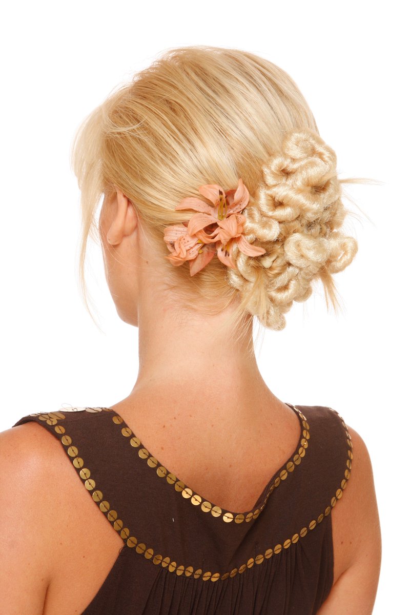 whirlastyle's tweet photo. Fun Updo! (Created using our mini bun makers) Get yours today at https://t.co/IcwRAzodiR  #updos #updostyles #MondayMotivation #hairstyles #hairstylesforgirls #funupdos #buns #bunmaker #creativehairstyles #hair https://t.co/i5HVszzKiq