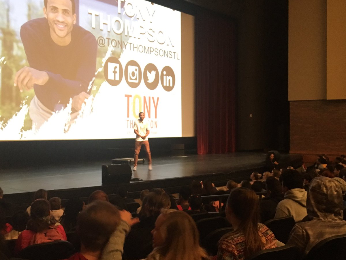 MrAllPurpose_'s tweet photo. @tonythompsonstl helping @Ritenour_HS get the 2nd semester get started right 💪🐶 https://t.co/2k1RHlcvWg