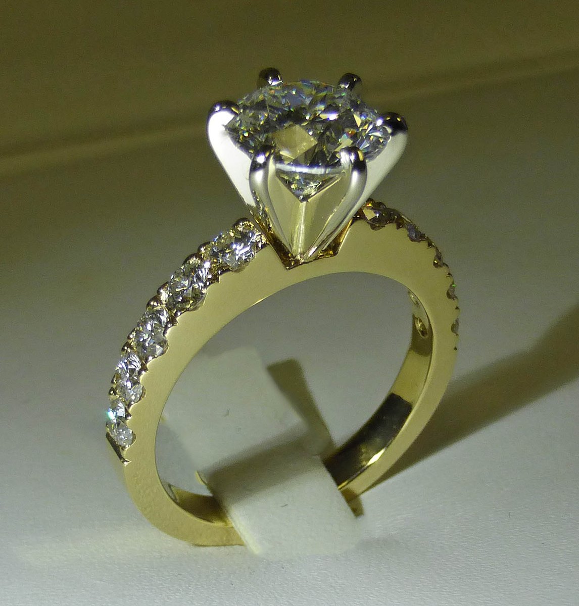 precisionring's tweet image. Simply Stunning! Check out this gorgeous custom made diamond engagement ring! The classic white and yellow gold ring was made in Calgary at precisionring.com If your planning an engagement you need to visit us! #Engagementring #customjewelry #ShopLocal