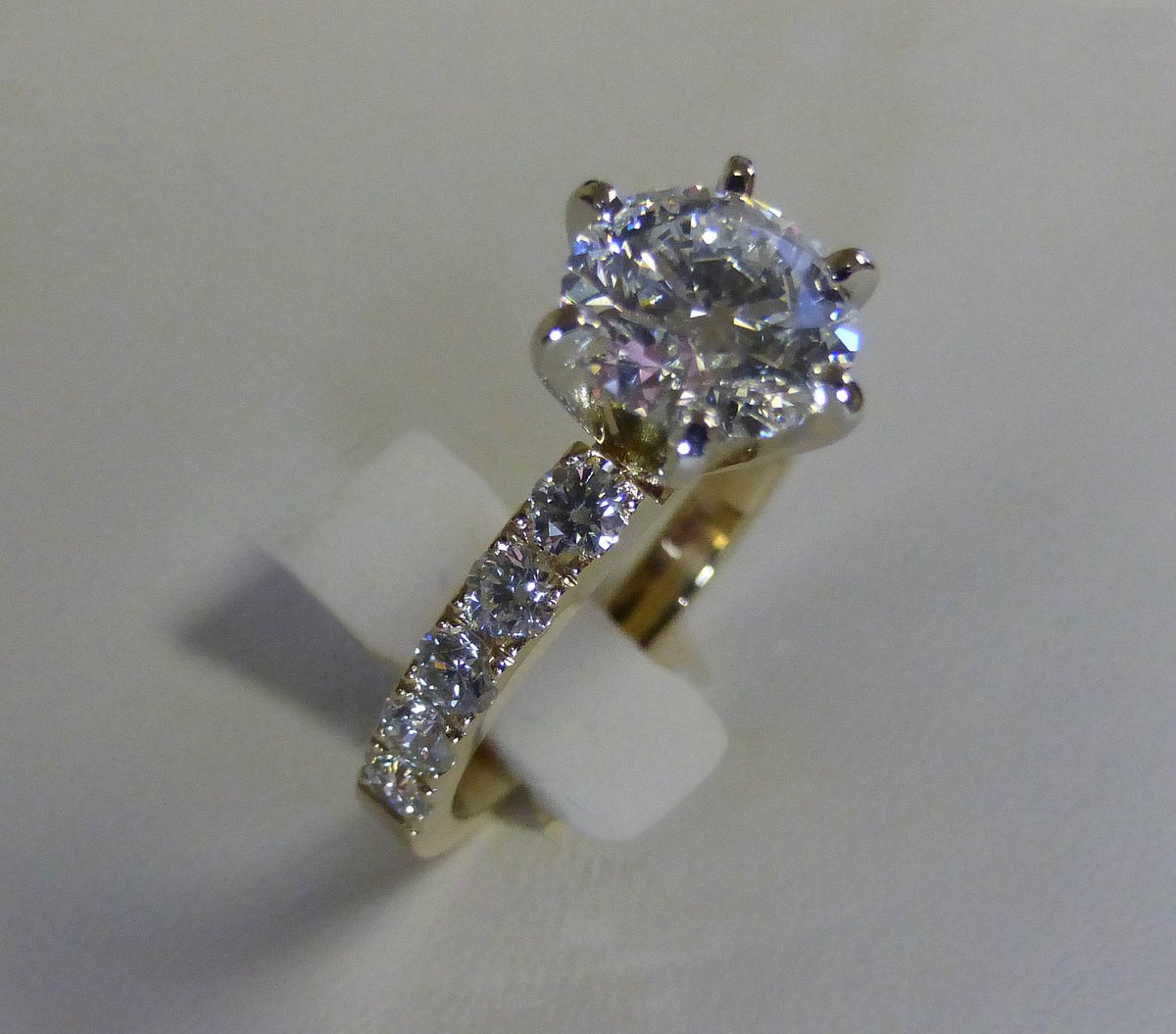 precisionring's tweet image. Simply Stunning! Check out this gorgeous custom made diamond engagement ring! The classic white and yellow gold ring was made in Calgary at precisionring.com If your planning an engagement you need to visit us! #Engagementring #customjewelry #ShopLocal