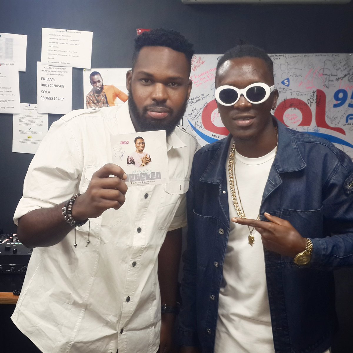 mkazepage's tweet photo. Coolfmph today with my blood dj Joenel #ph2theworld #mkaze #vuduworldmusic https://t.co/MCEvRQWV5z